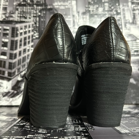 Very G Ankle Boots - Picture 2 of 6